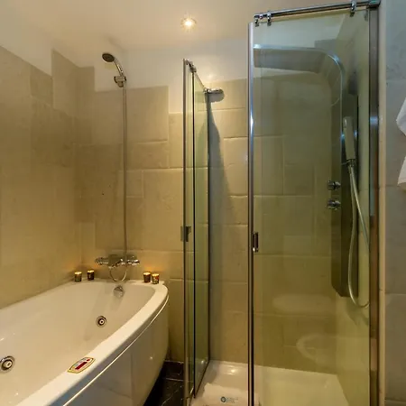 Marbella Banus Suites - Jardines Del Principe - Golden Mile - Luxury Residence - Premium 3Br - 3Ba - Spacious Outdoor Terrace - S Pool - Gym - Premium Finishes - Prime Golden Mile Location - Ideal For Families Appartement Marbellac