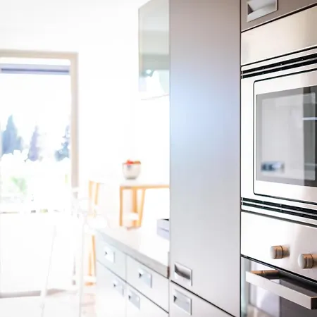 Marbella Banus Suites - Jardines Del Principe - Golden Mile - Luxury Residence - Premium 3Br - 3Ba - Spacious Outdoor Terrace - S Pool - Gym - Premium Finishes - Prime Golden Mile Location - Ideal For Families