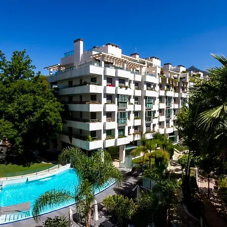 Marbella Banus Suites - Jardines Del Principe - Golden Mile - Luxury Residence - Premium 3Br - 3Ba - Spacious Outdoor Terrace - S Pool - Gym - Premium Finishes - Prime Golden Mile Location - Ideal For Families